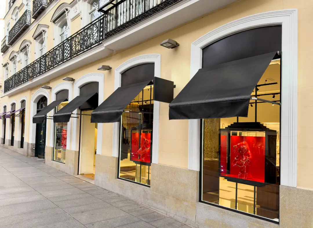 Façade vitrine de magasin en aluminium sur mesure à Lys-lez-Lannoy